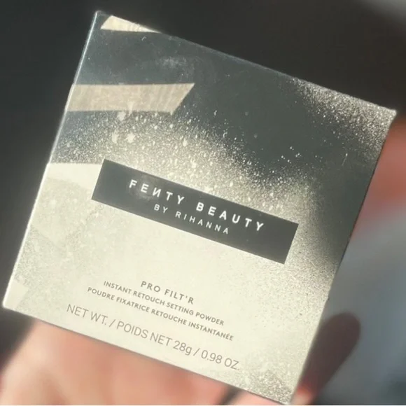 New Fenty Beauty PRO FILT'R INSTANT RETOUCH SETTING POWDER - Picture 8 of 13